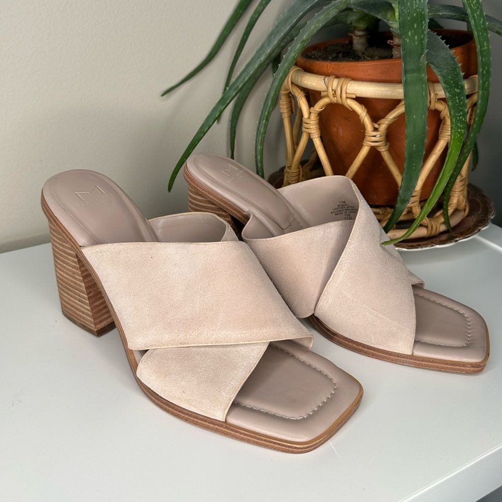 Marc Fisher LTD Barli Block Chunky Heel Suede Criss Cross Mules Sandals 11 Beige - Picture 3 of 14